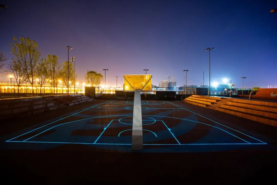 九游sports-特色篮球文化与城市夜景融合，打造城市新地标