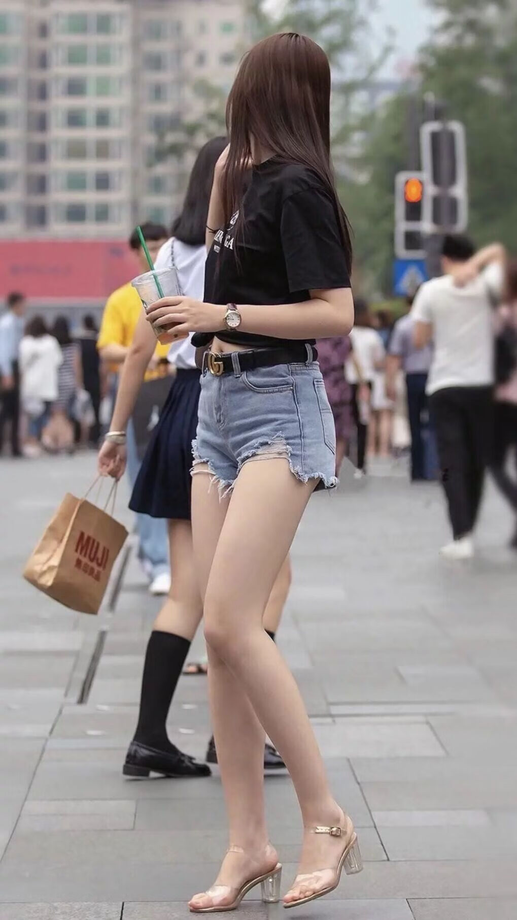 中国足球国家队总结战术失误案例强化应对策略，足球重大失误