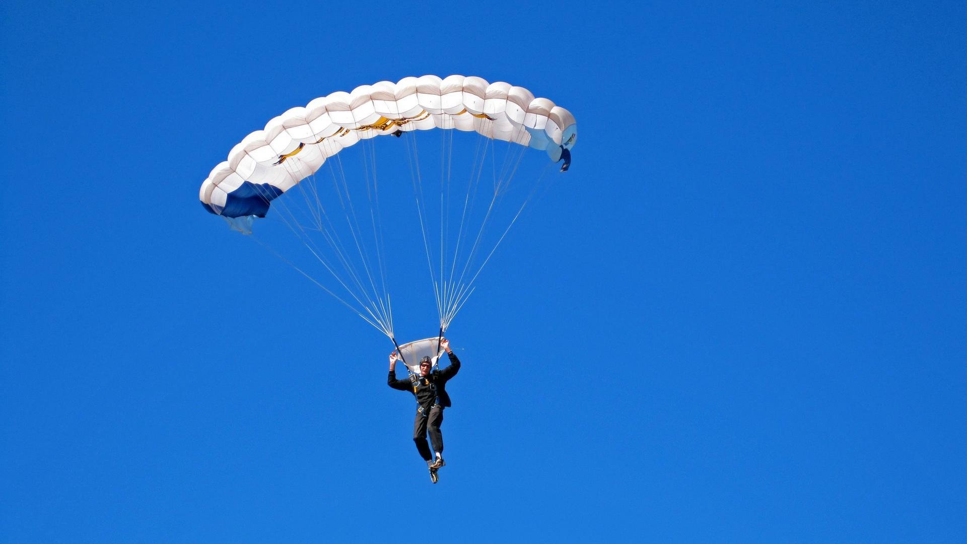 《【幕后故事】职业选手训练秘籍揭秘》，职业选手背后的艰辛