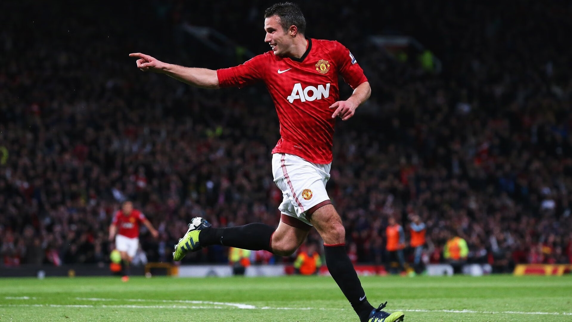 《电竞新玩法：线下反向线上同步直播》